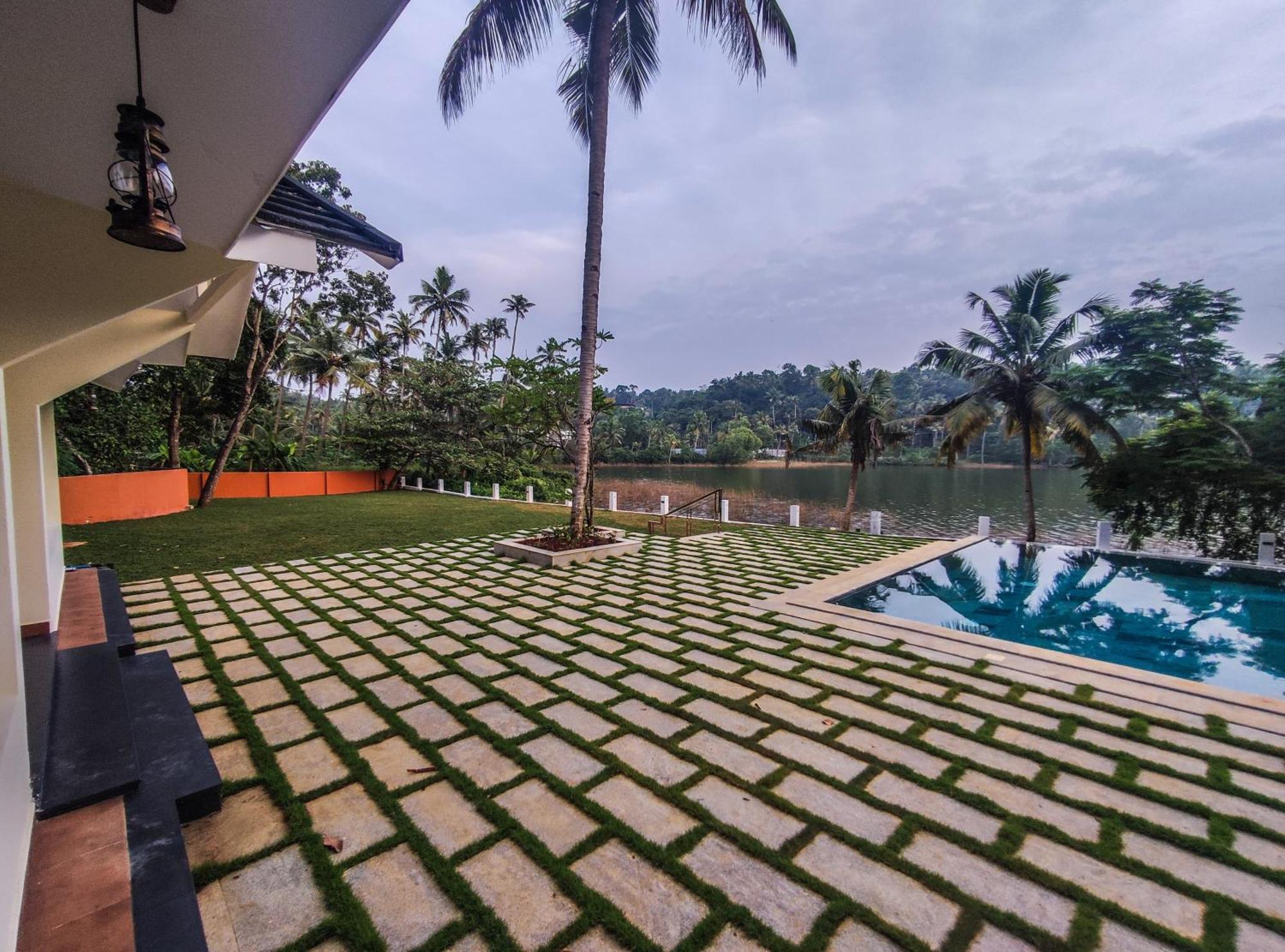 Fragrant Nature Backwater Resort&Ayurveda Spa Kollam Extérieur photo